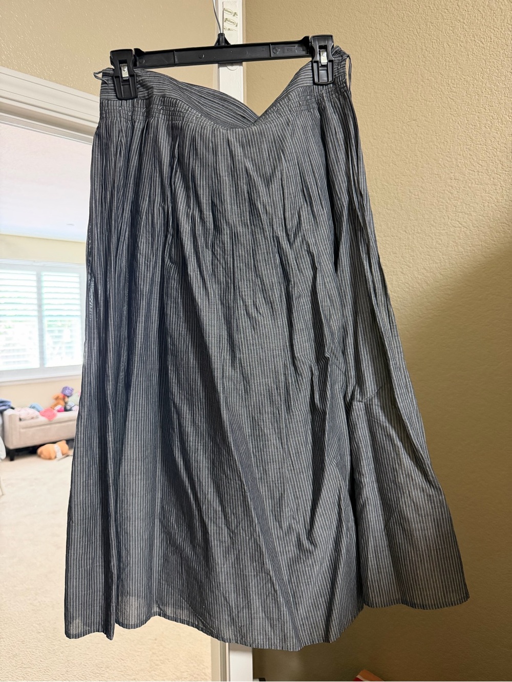 Vince Grey Pinstripe Pleated Midi Skirt - Size Small - Career Minimalist